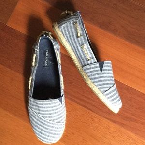 Nautica canvas slip on shoe